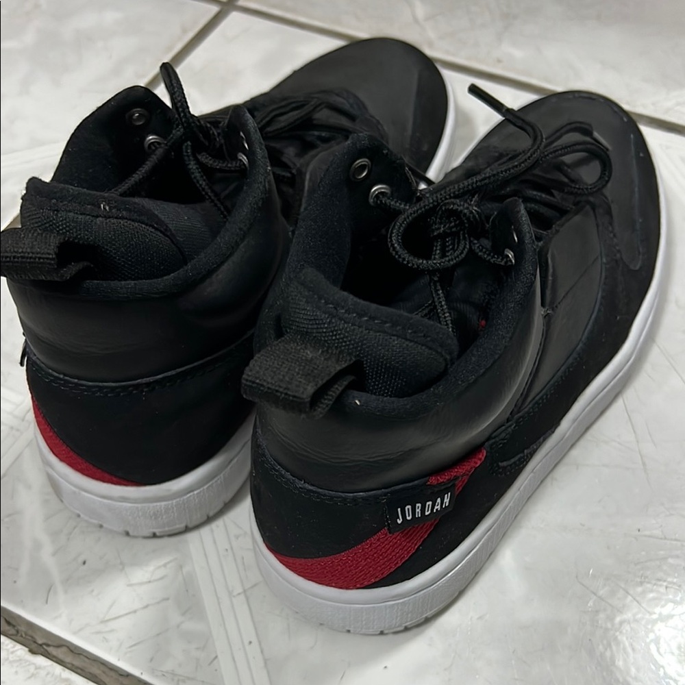 For Kid Second hand Jordan Black and Red Sneakers with Sporty Silhouette